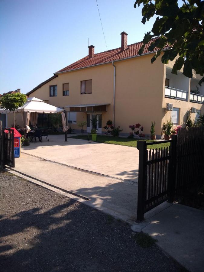 Apartments Kuca Aleksic Nis Luaran gambar